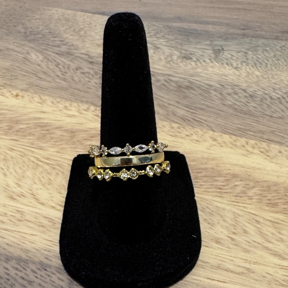 Elegant Gold filled Women's Ring Stackable Set. Size 7. NWT